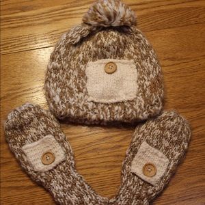Kids hat with matching gloves